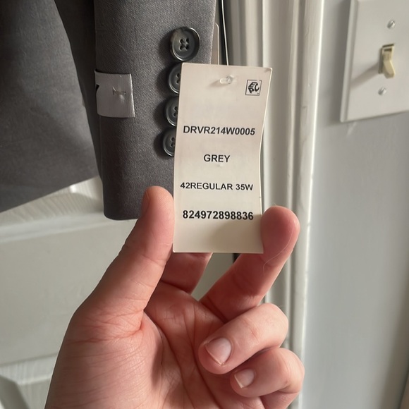 Brand new with tags dkny suit - Picture 3 of 4